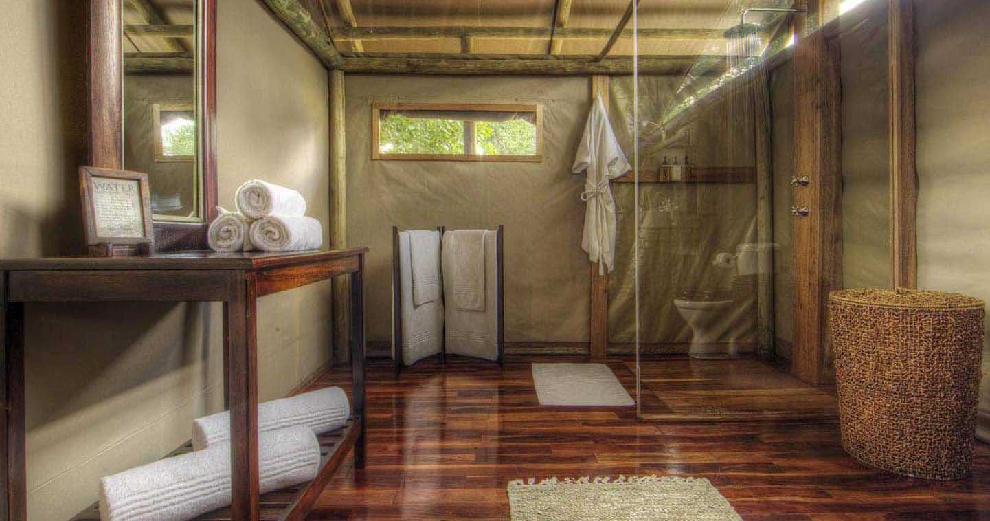 Shinde Camp Bathroom in  Okavango Delta